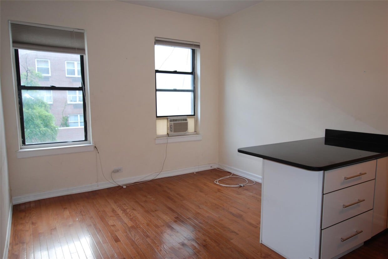 Building Photo - 232 E 53rd St