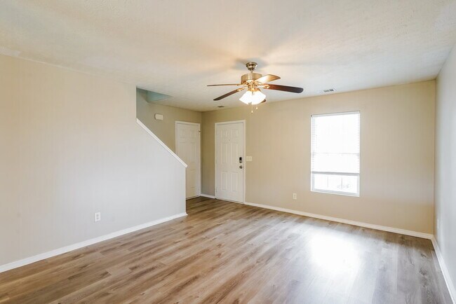 Foto del edificio - 2893 Creekbend Dr