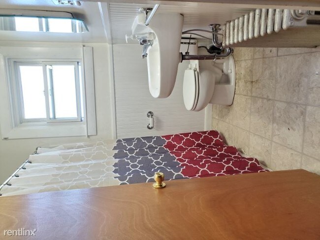 Building Photo - 3 br, 1 bath Apartment - 89 A Ten Rod Road