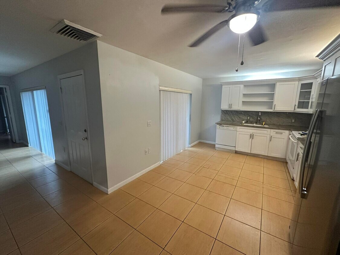 Primary Photo - 417 4th Ln