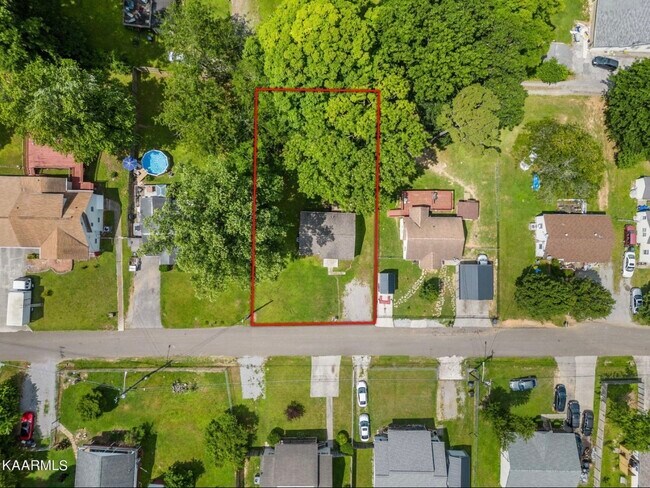 Building Photo - 2917 Woodmont Rd NE
