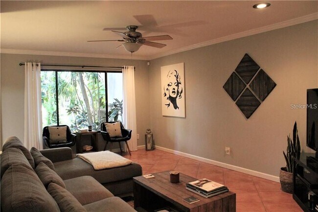 Foto del edificio - 5308 Indian Creek Dr