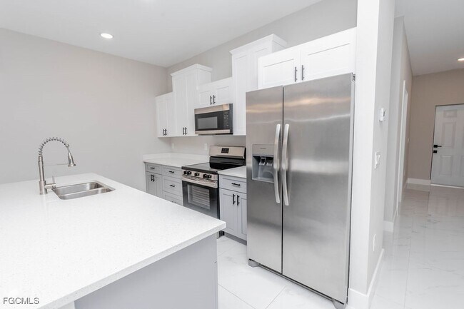 Foto del edificio - 4417 22nd St SW