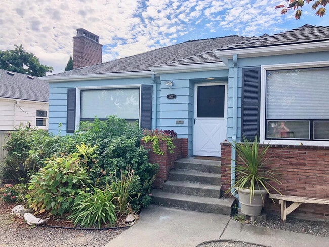 Building Photo - 1107 N 49th St
