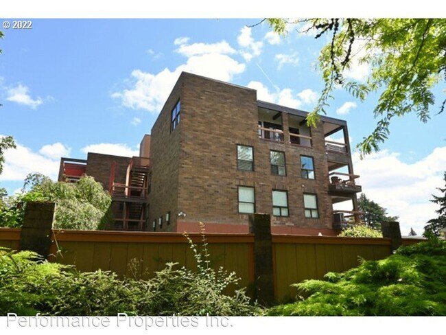 Building Photo - 3 br, 2 bath House - 100 Leonard Street #3-4