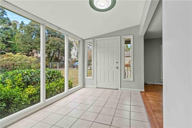 Building Photo - 2314 Wayside Dr