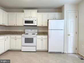 Building Photo - 411 Independence Dr
