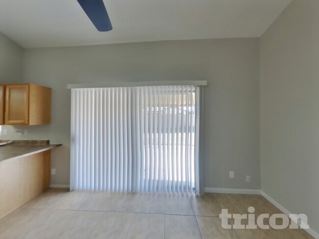 Building Photo - 4901 W Dahlia Dr