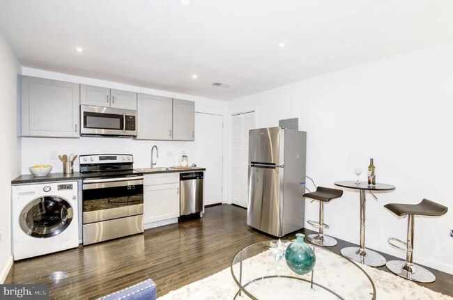 Foto del edificio - 3504 13th St NW