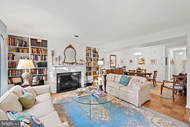 Foto del edificio - 42 Bouton Green Ct