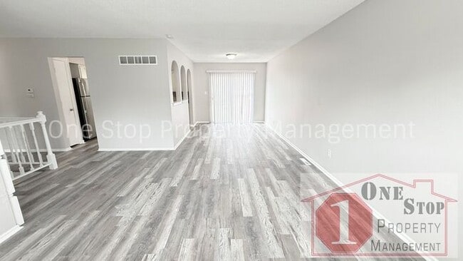 Building Photo - Beautiful 3 Bedroom 2 Bathroom Home in Blu...