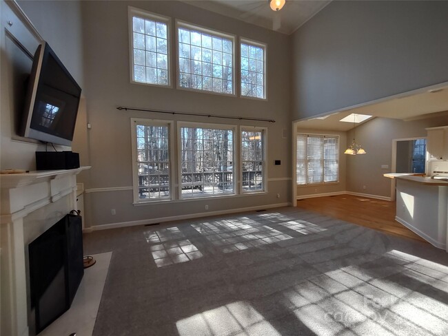 Foto del edificio - 2301 Treymore Ln