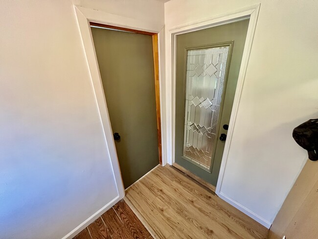 Building Photo - 5156 Hickory Ln