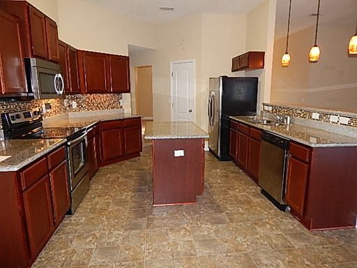 Building Photo - SILVER SPRINGS ESTATES