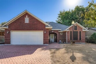 Building Photo - 10901 Parkfield Dr