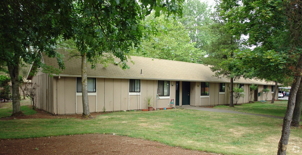Churchill Village Apartments Eugene