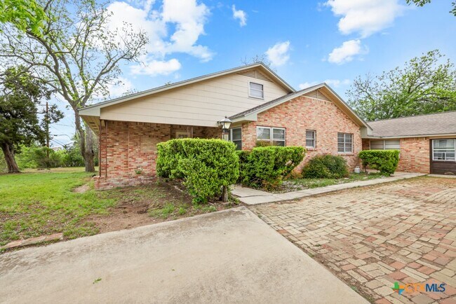 Foto del edificio - 1511 Ranch Rd 12