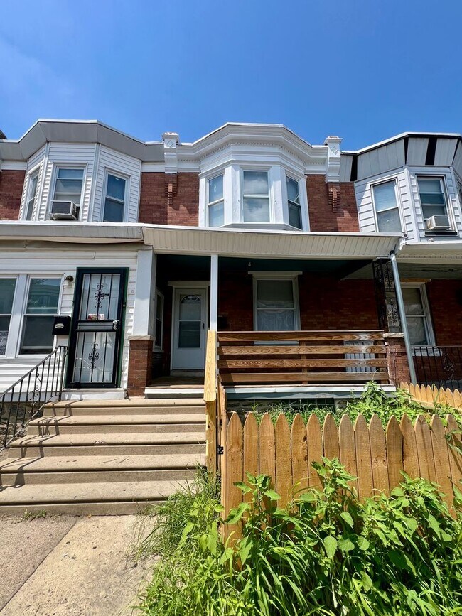 Building Photo - Newly Renovated 3-Bedroom Townhome in Ogon...