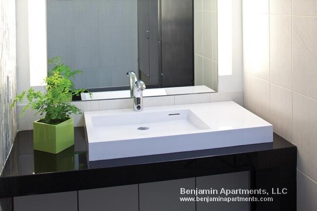 Building Photo - 320 D St