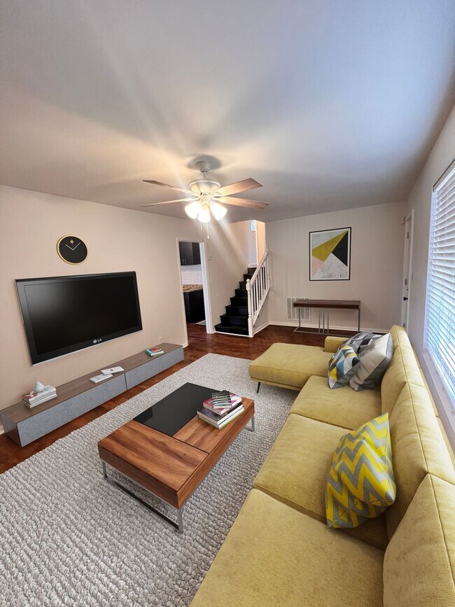 Foto del edificio - Great Natural light, Great yard