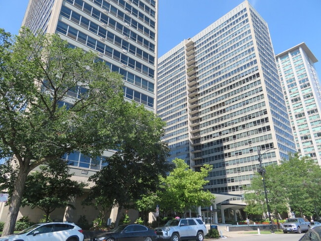 Building Photo - 3550 N Lake Shore Dr