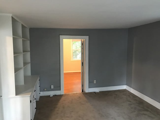 Building Photo - 210 E Putnam Ave