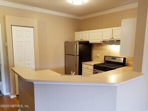 Building Photo - 13810 Sutton Park Dr N