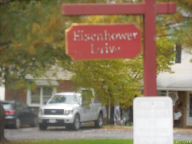 Foto del edificio - 9 Eisenhower Dr