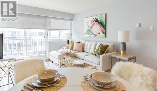 Building Photo - 420-420 Gilmour St