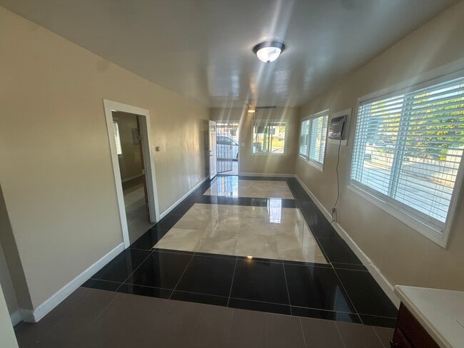 Building Photo - 4862 Palm Ave