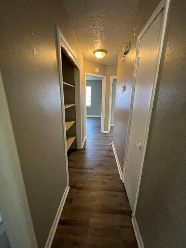 Building Photo - 4 bed Garage conversion in Okc