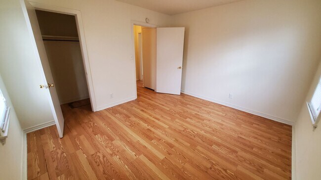 Building Photo - 102 S Palo Duro St