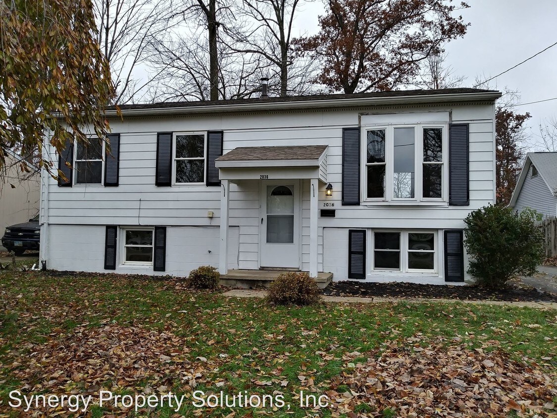Primary Photo - 2036 Willowood Dr N