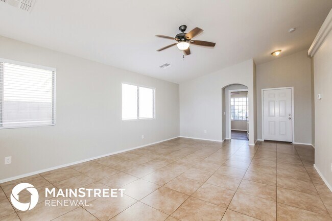 Foto del edificio - 4648 N 113th Dr