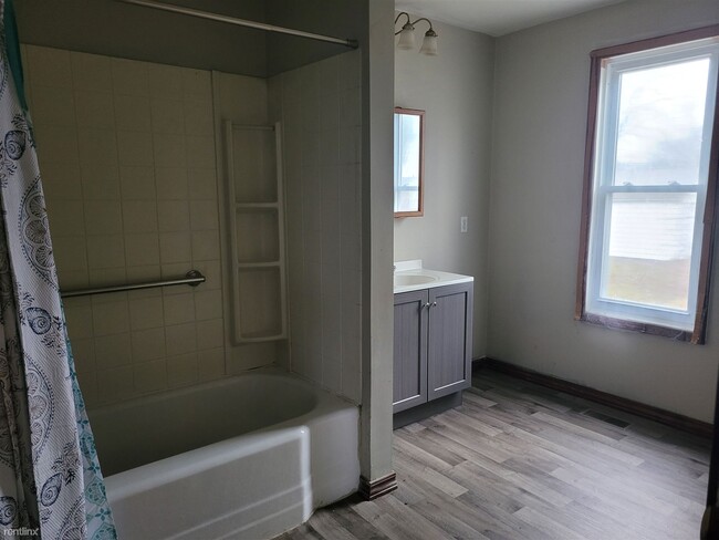 Building Photo - 4 br, 1 bath House - 603 S Woodbridge St