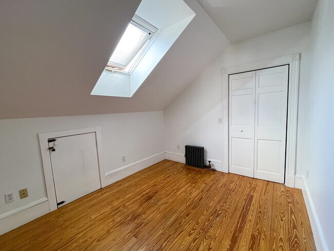 125 sq ft office space - 481 Cumberland Ave