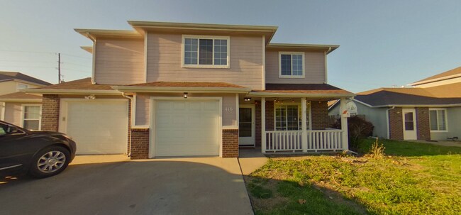 Foto del edificio - 3D Tour Available - Fenced in + Recently Updated + Washer & Dryer + Pet Friendly! Available May 1st!