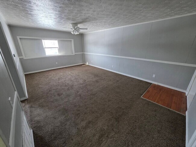 Building Photo - 107 S Church St