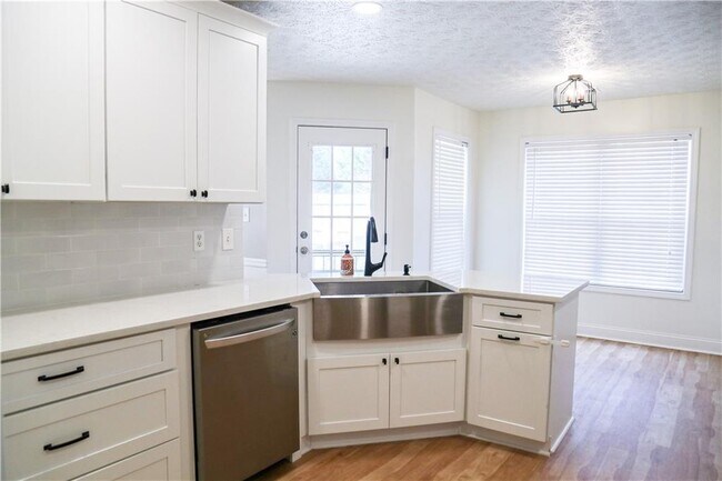Building Photo - 2345 Landrum Ct