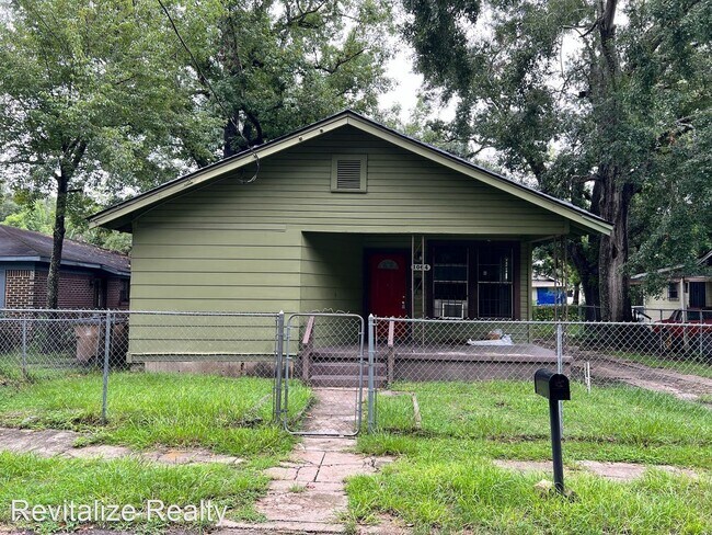 Building Photo - 3 br, 2 bath House - 1064 Alba St.
