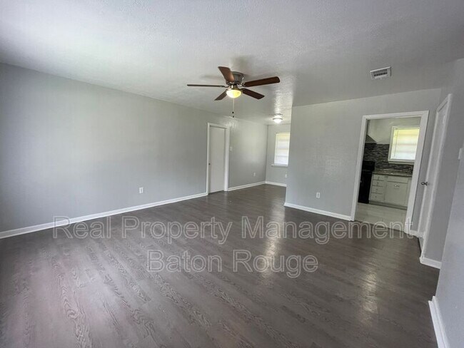 Building Photo - 6422 Blue Grass Dr