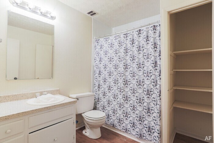 Foto del edificio - 3360 Penny Ln