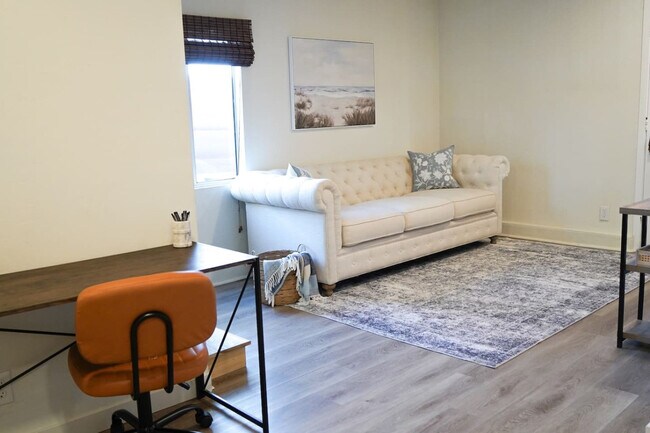 Building Photo - 1078 Cosmo Ave