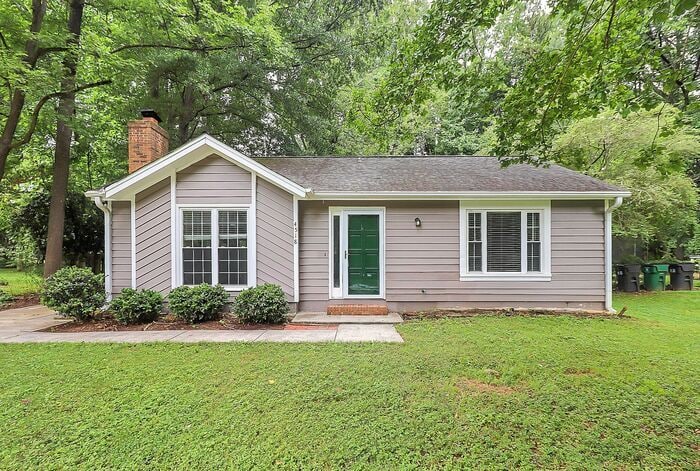 Primary Photo - Charming 2BD/1BA Ranch with Fenced in Yard...