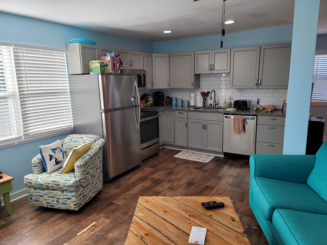 106 Matt Dr Unit Upper, Emerald Isle, NC 28594 Apartments in Emerald