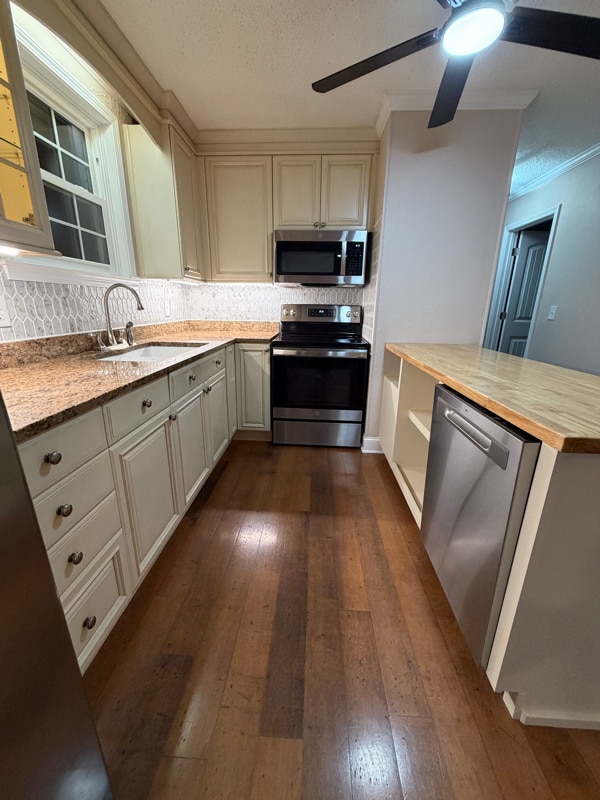 Building Photo - 7115 Hall Ln