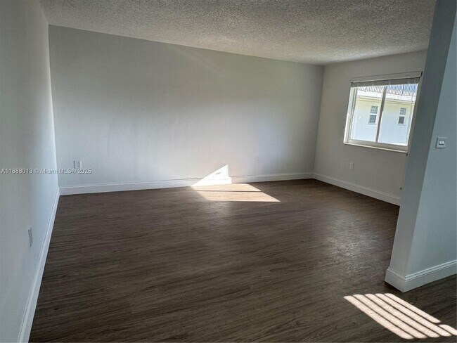 Foto del edificio - 6705 SW 44th St
