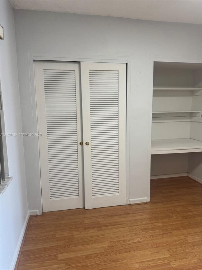 Foto del edificio - 9700 E Bay Harbor Dr