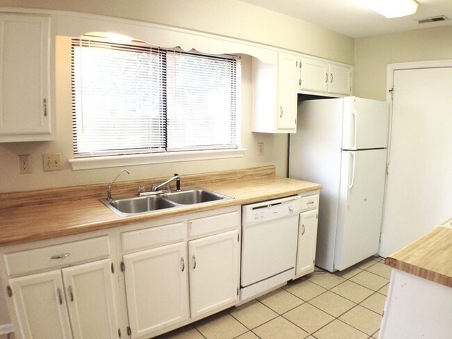 Building Photo - 5436 Chatham Lake Dr