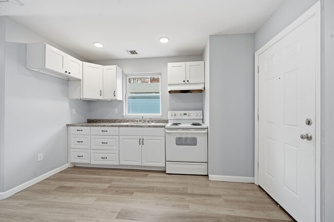 Building Photo - 212 N 1st St